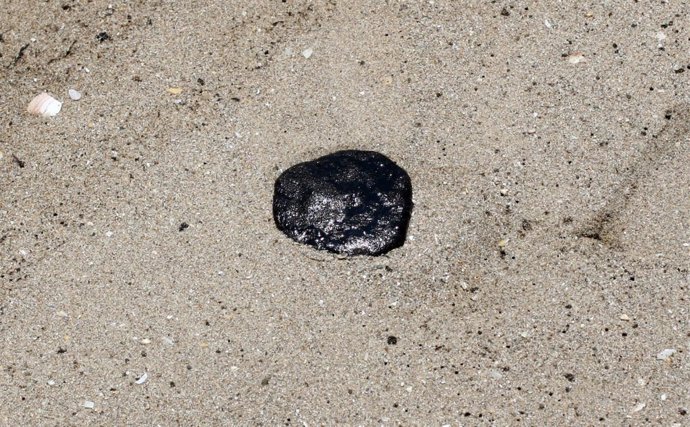 Restos Del Vertido En Algeciras (Cádiz) Procedente De Gibraltar