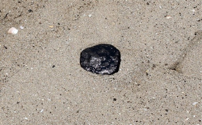 Restos Del Vertido En Algeciras (Cádiz) Procedente De Gibraltar