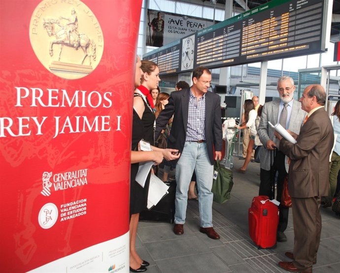Llegada A Valencia En AVE Algunos De Los Jurados De Los Premios Rey Jaime I.
