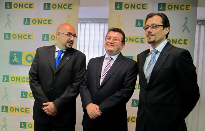 Ismael Pérez (I) Y Ángel Sánchez (C), Durante El Acto.