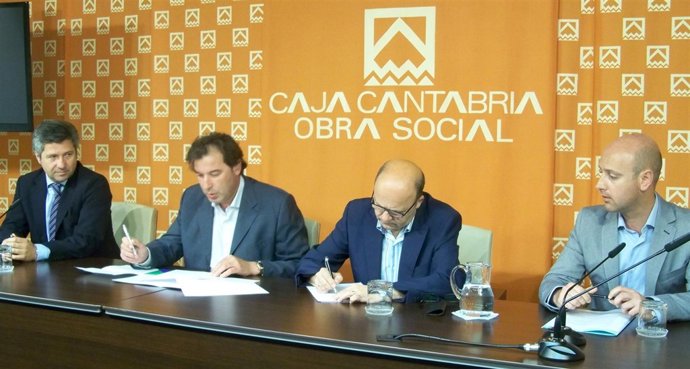 Firma Del Convenio Entre La Obra Social Caja Cantabria Y Cáritas Diocesanas 