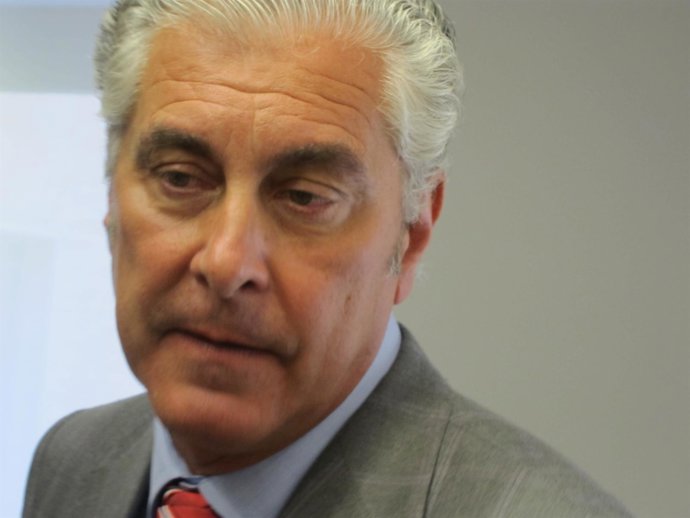 El Portavoz Del PP En La Comisión Institucional De Las Cortes, Antonio Suárez.