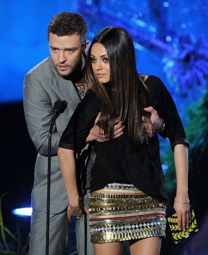 Justin Timberlake Y Mila Junis 'Metiéndose Mano'
