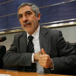 Llamazares, rueda de prensa en el Congreso