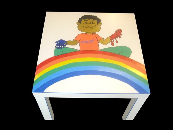 Mesa 'Lack' Decorada Por David Civera Para La Subasta Solidaria Con Unicef