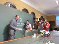 M.Díaz Trillo destaca la rápida limpieza del vertido y anuncia reclamación de daños a Gibraltar