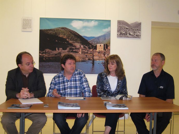 Navajas, Hernández Y Leiva, En La Presentación De La Muestra