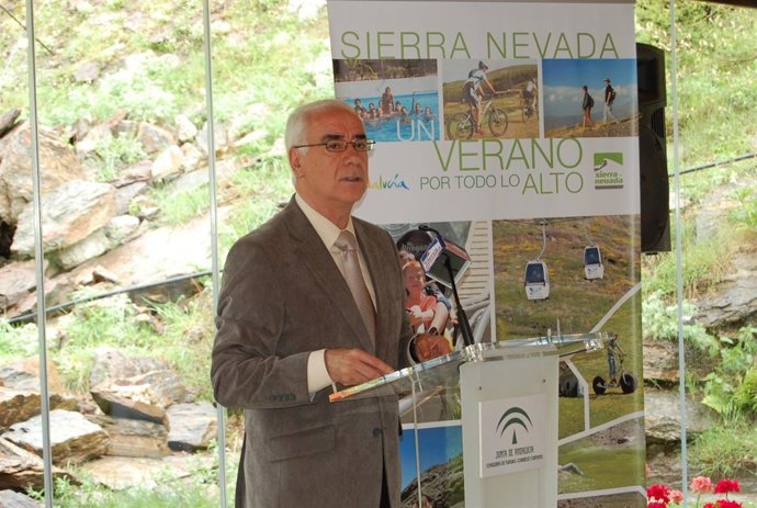 El Consejero De Turismo, Comercio Y Deporte, Luciano Alonso.