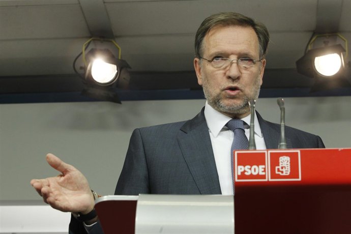 Primer Plano De Marcelino Iglesias