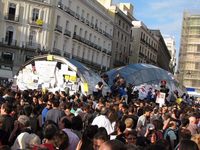 Movimiento 15M En La Puerta Del Sol