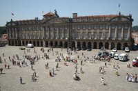 La constitución del Ayuntamiento de Santiago se retrasa hasta julio tras presentar PSOE y BNG sendos recursos