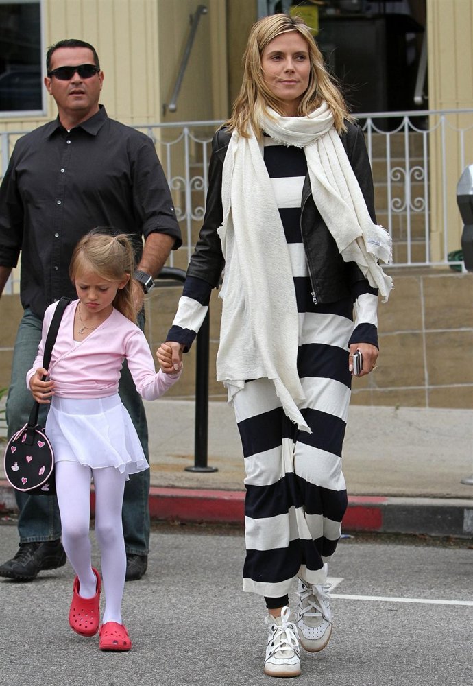La Supermodelo Heidi Klum Paseando Con Su Hija 