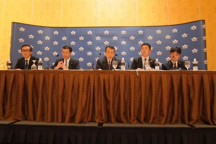 Rueda De Prensa Del Ministro De Turismo Y Transporte De Japón