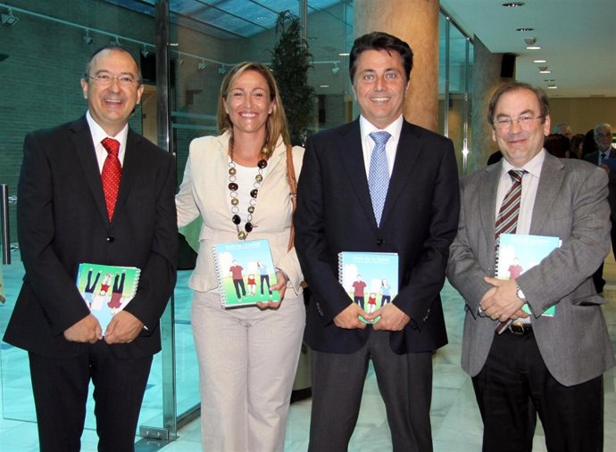 El Clínico Entrega A Sus Pacientes Una Guía Sobre El Uso Racional Del Sistema