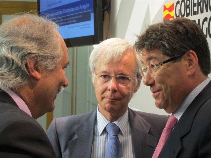 El Consejero De Industria, Arturo Aliaga, Con Empresarios Del Sector Eléctrico.