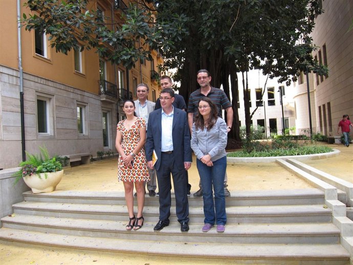 Presentación De Compromís En El Patio Interior De Las Corts