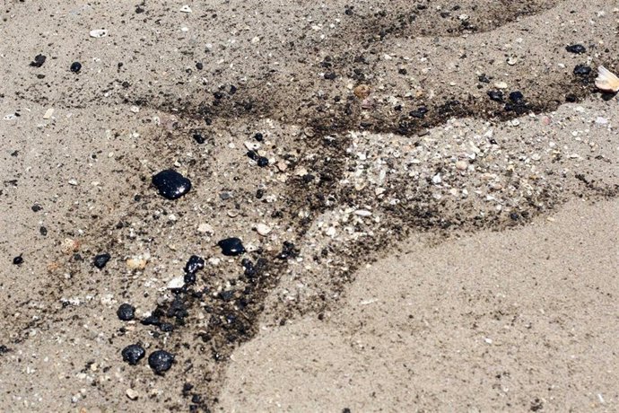 Restos Del Vertido Registrado En La Costa Del Campo De Gibraltar