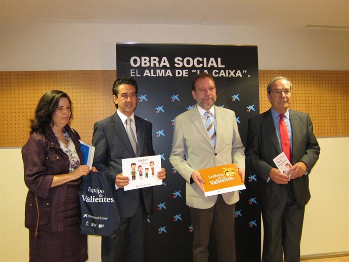 El Consejero De Educación Junto Miembros De La Caixa Y Decana Colegio Psicólogos