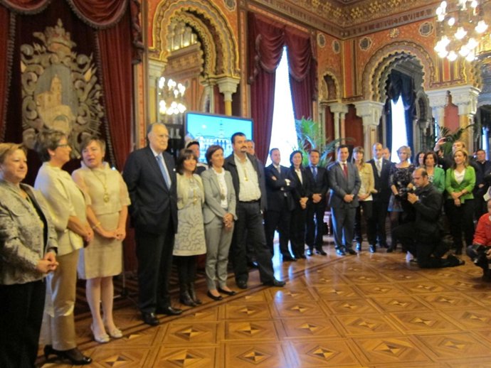 Azkuna Y El Resto De La Corporación Municipal.