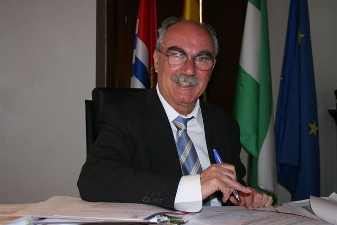 El Alcalde En Funciones De Cartaya, Juan Antonio Millán.