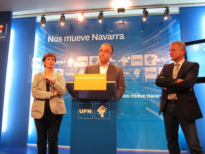 Enrique Maya Con Los Concejales Electos Ana Elizalde Y Juan José Echeverria.