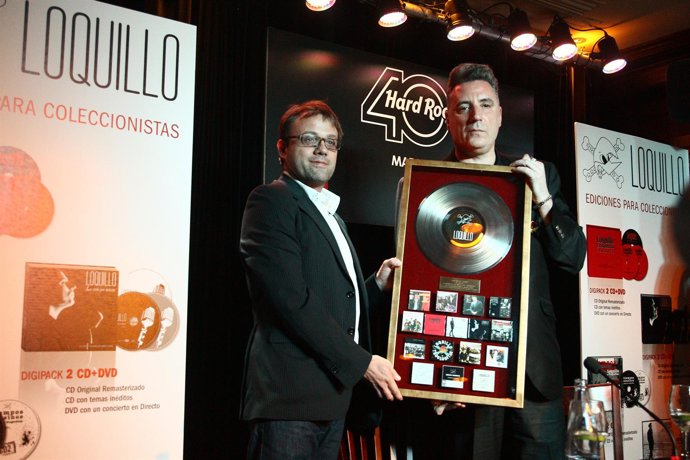 Loquillo Recibe El Disco De Diamante