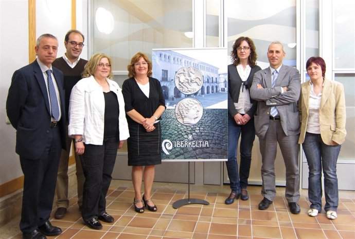 La Consejera Broto Y Los Responsables Del Proyecto Educativo 'Iberkeltia 2.0'