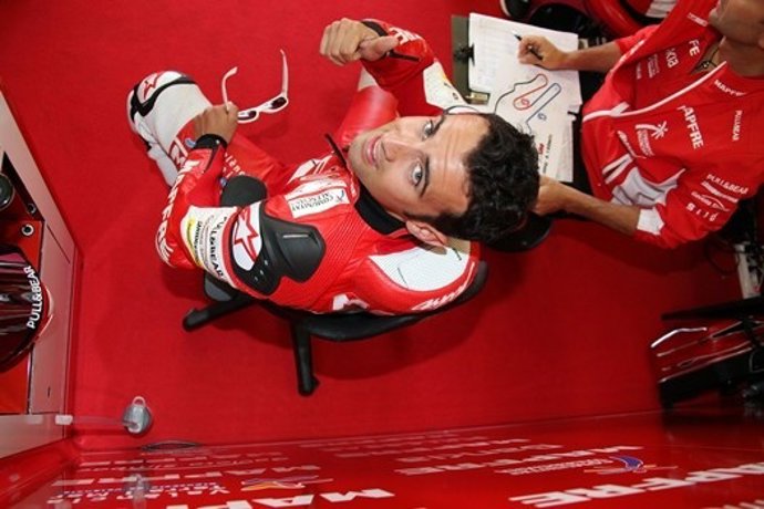 El Piloto De Motogp Héctor Barberá (Ducati)