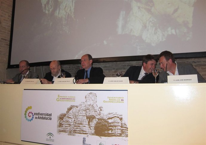 El Consejero José Juan Díaz Trillo Presenta El Inventario De Georrecursos