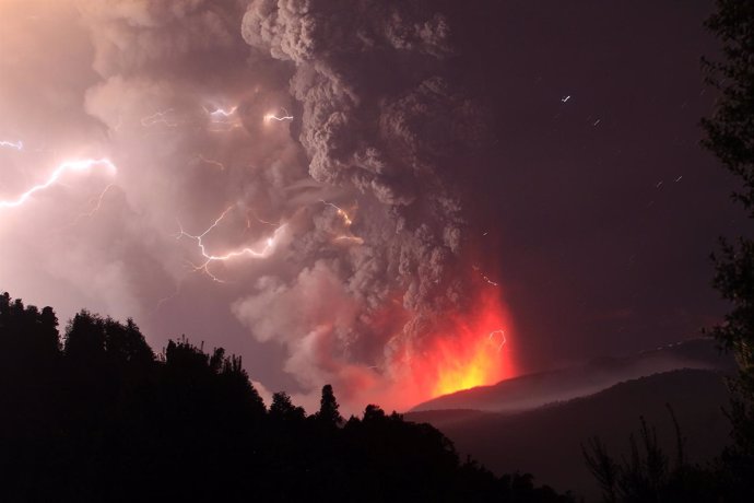 Volcán Puyehue En Erupción