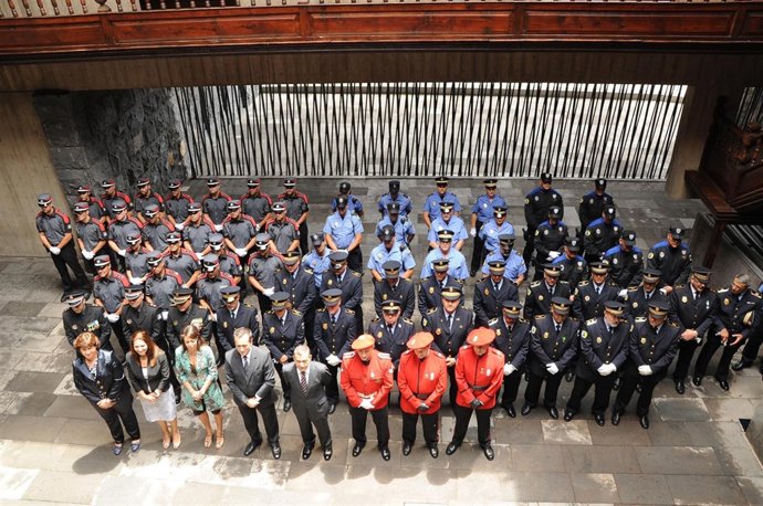 El Gobierno Canario Distingue A Dos Mandos De La Policía Foral.
