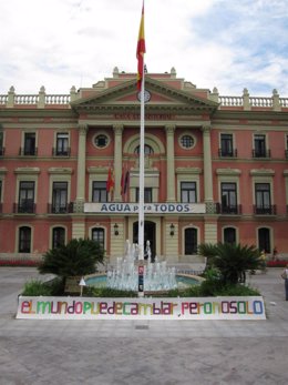 Una Pancarta Del Movimiento 15-M En La Glorieta De Murcia