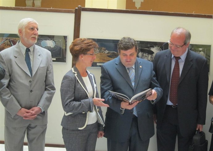 Inaguración Del Centro Húngaro De La UHU