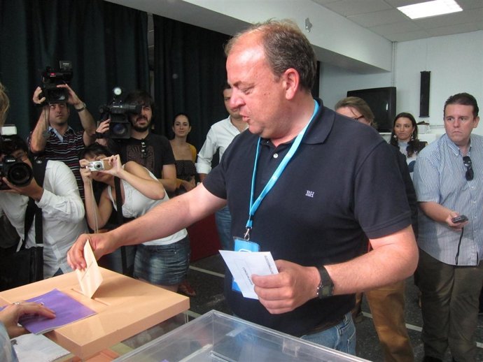 Monago Ejerce Su Derecho Al Voto