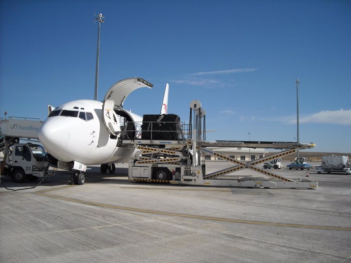 Un avión en pista en el aeropuerto de Ciudad Real