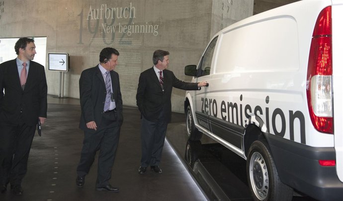 Bernabé Unda Con La Nueva Furgoneta