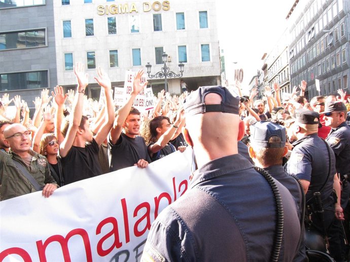 Protesta Del 15-M Frente Al Congreso