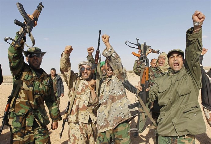 Soldados Leales A Muamar Gadafi Celebran Las Últimas Victorias