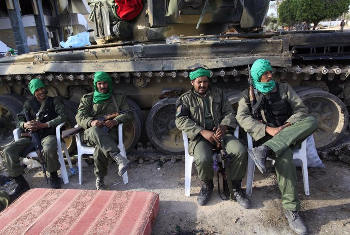 Soldados leales a Gadafi