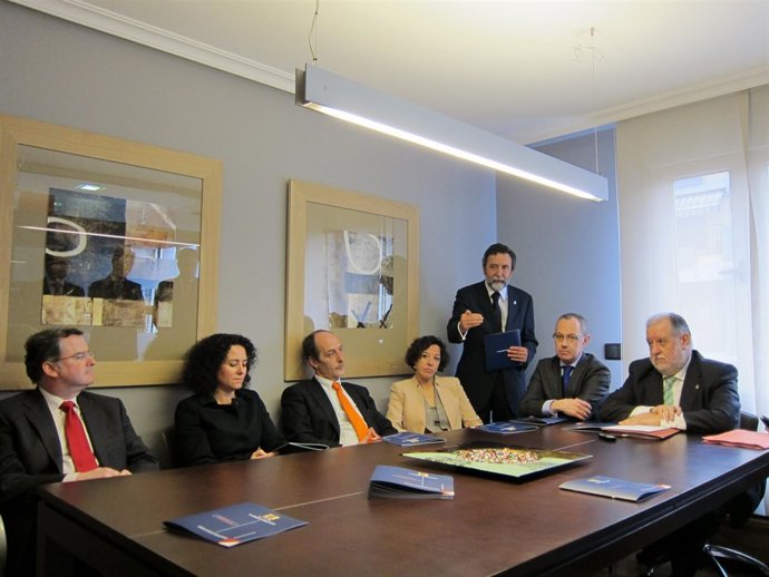 Valdés Joglar Con Algunos Miembros De Su Candidatura