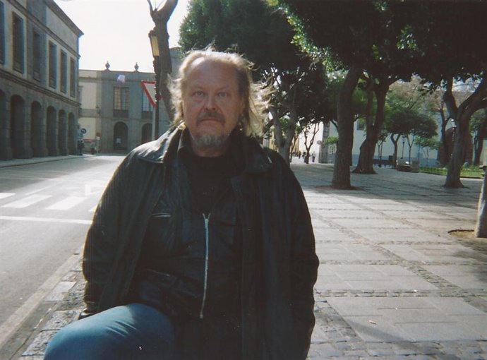 El Filólogo Y Profesor Juan-Noyes Kuehn