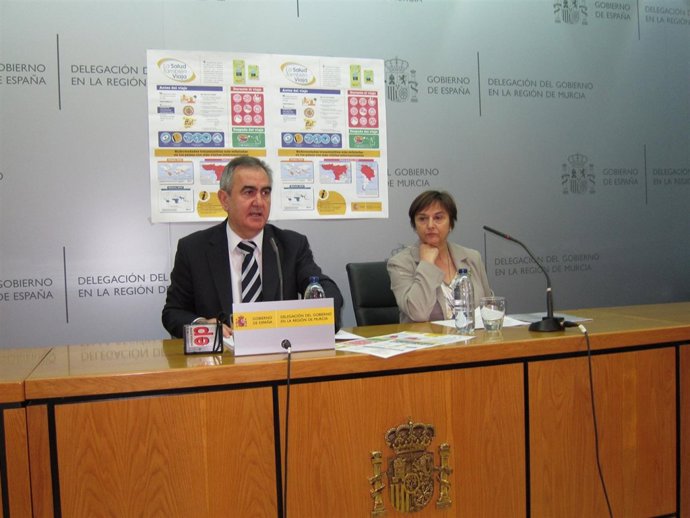 El Delegado Del Gobierno Y La Directora Del Área De Sanidad