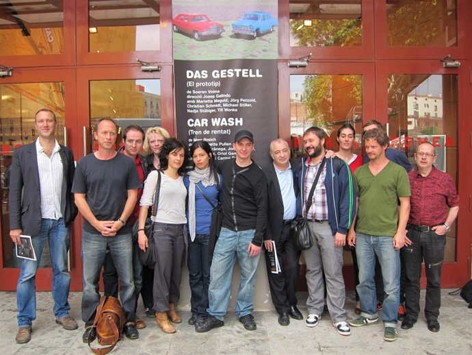 'People, Cars And Oil' En El Teatre Romea