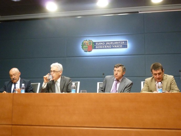 El Viceconsejero De Sanidad, Jesús María Fernández.