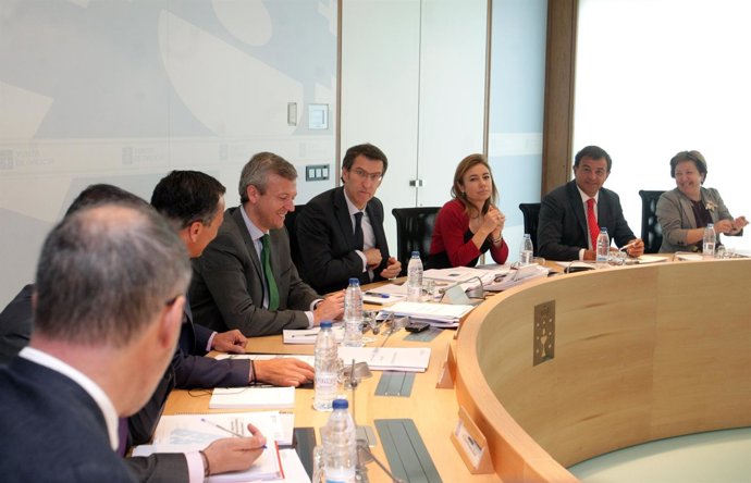 O xefe do Executivo autonómico, Alberto Núñez Feijóo, preside a reunion do conse