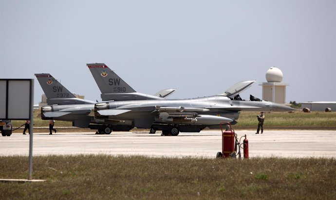 Aviones De Combate De EEUU En Una Base De La OTAN