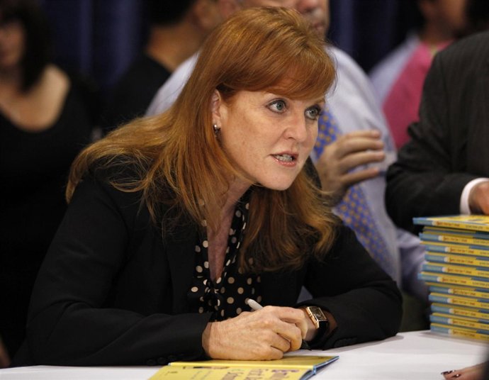 Sarah Ferguson Dedicando Un Libro