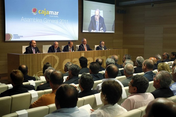 Momento De La Asamblea General De Cajamar Para Aprobar La Fusión Con Cajacampo