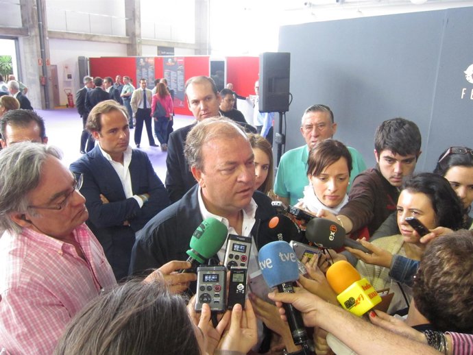 José Antonio Monago Atiende A La Prensa