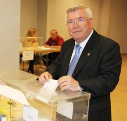 Pedro Castro Votando El 22-M